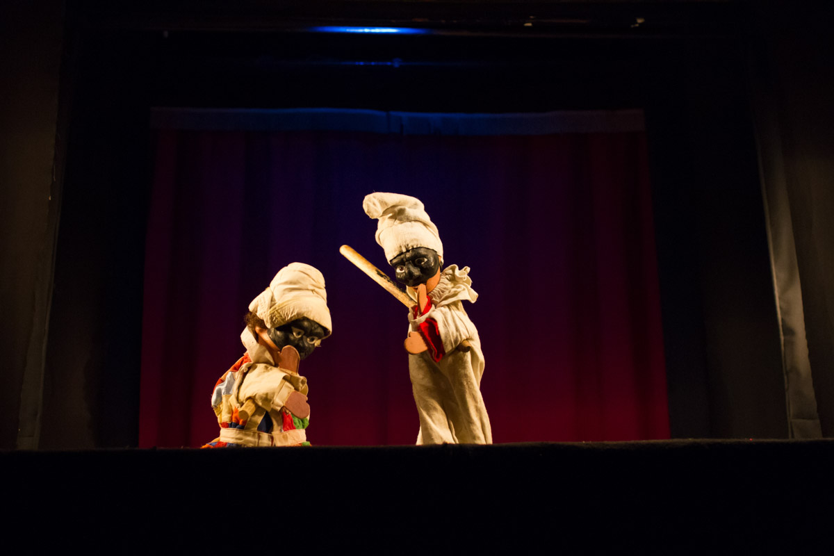 Lo schiaccianoci, particolare di scena con pulcinella al San Carlino