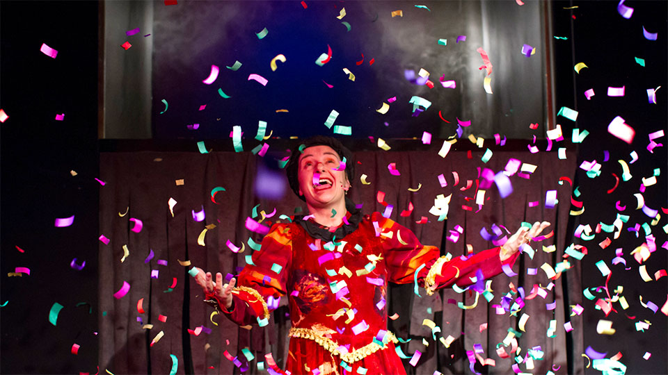 la tua Festa privata al San Carlino. Prenota ora la sala, scegli l'allestimento: al resto pensiamo noi